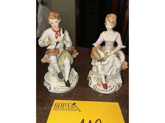 Lot 118 - porceleinen beelden, 2 stuks - afbeelding 2 van  3