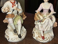 Lot 118 - porceleinen beelden, 2 stuks - afbeelding 2 van  3