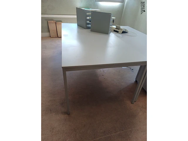 Lot 118 - witte tafel - afbeelding 1 van  2