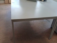 Lot 118 - witte tafel - afbeelding 1 van  2