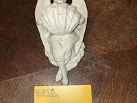 Lot 119 - engelenbeeld wijwatervat, biscuit - afbeelding 1 van  3