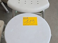 Lot 119 - hoogte verstelbare douche krukken 2 stuks - afbeelding 1 van  2
