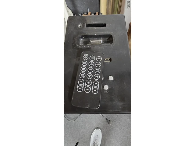 Lot 119 - muziekconsole met afstandbediening - afbeelding 4 van  5