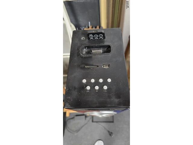 Lot 119 - muziekconsole met afstandbediening - afbeelding 5 van  5