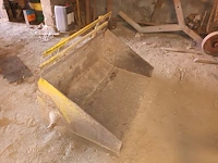 Lot 119 - schepbak - afbeelding 1 van  2