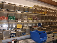 Lot 119 - sorteerbakken met materiaal - afbeelding 1 van  3