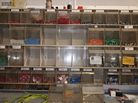 Lot 119 - sorteerbakken met materiaal - afbeelding 2 van  3