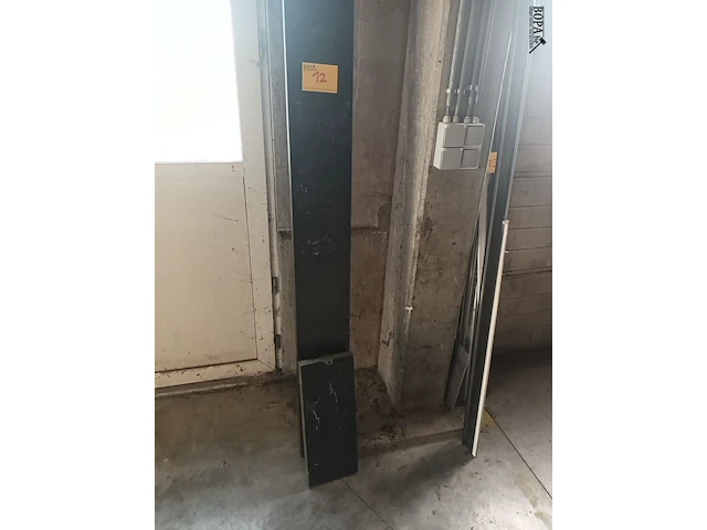 Lot 12 - aluminium balk - afbeelding 1 van  4