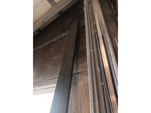Lot 12 - aluminium balk - afbeelding 3 van  4