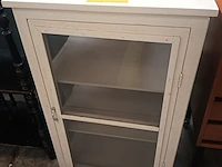 Lot 12 - bewaarkast met vliegengaas - afbeelding 1 van  4
