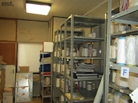 Lot 12 - domino rekken met inhoud. 5 stuks - afbeelding 1 van  5
