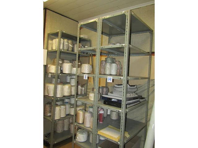 Lot 12 - domino rekken met inhoud. 5 stuks - afbeelding 3 van  5