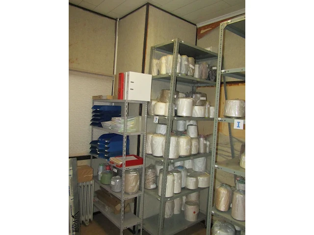 Lot 12 - domino rekken met inhoud. 5 stuks - afbeelding 4 van  5