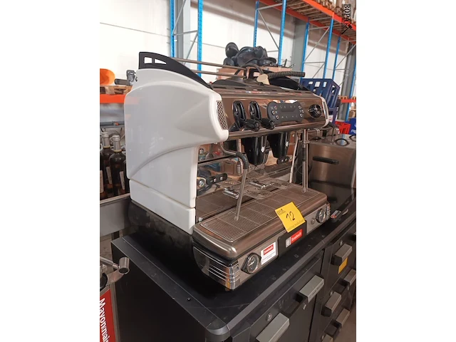 Lot 12 - espresso machine la spaziale - afbeelding 4 van  7