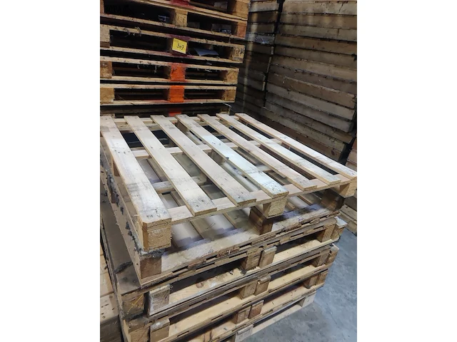 Lot 12 - houten palletten, 3 soorten - 120 stuks - afbeelding 2 van  3