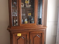 Lot 12 - houten vitrine kast - afbeelding 1 van  4