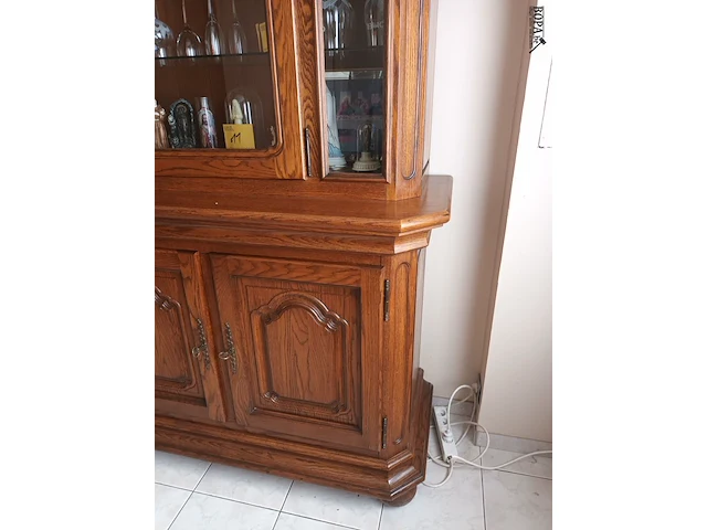 Lot 12 - houten vitrine kast - afbeelding 3 van  4