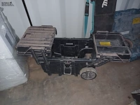 Lot 12 - keter mobiele materiaalkoffer - afbeelding 1 van  2