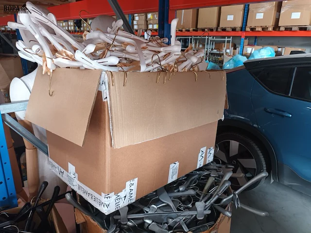 Lot 12 - kleerhangers. 5 dozen - afbeelding 2 van  4