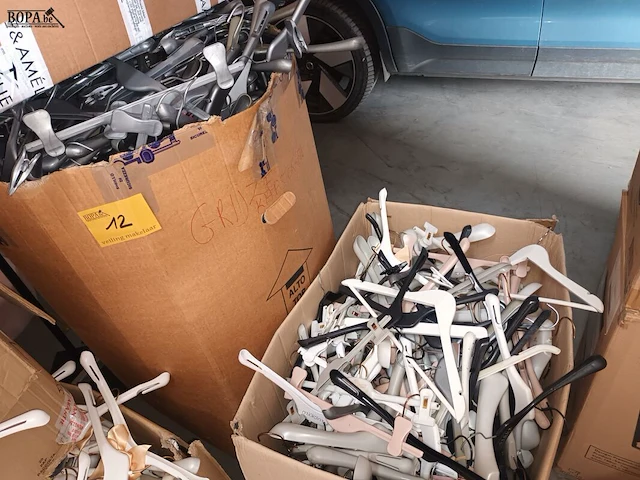 Lot 12 - kleerhangers. 5 dozen - afbeelding 3 van  4