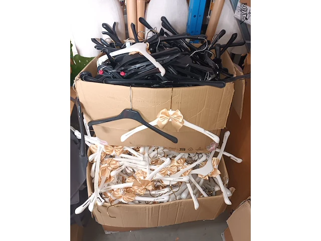 Lot 12 - kleerhangers. 5 dozen - afbeelding 4 van  4