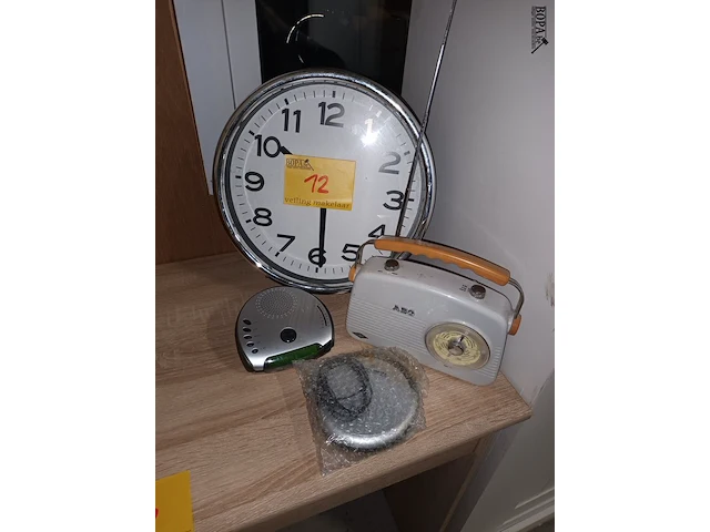 Lot 12 - klok, radio, clock radio’s. 4 stuks - afbeelding 1 van  4