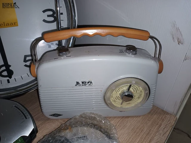 Lot 12 - klok, radio, clock radio’s. 4 stuks - afbeelding 2 van  4