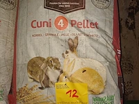 Lot 12 - konijnenkorrels hobby first - 6 stuks - afbeelding 1 van  3