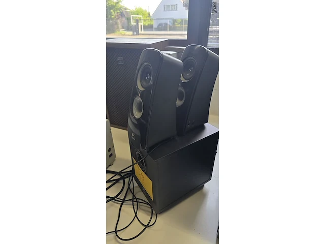 Lot 12 - luidsprekerset logitec - afbeelding 2 van  2