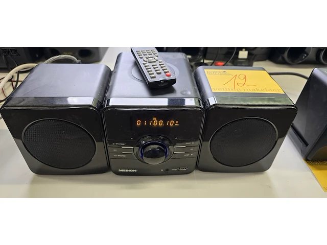 Lot 12 - medion miniplayer radio/sd/usb - afbeelding 1 van  3