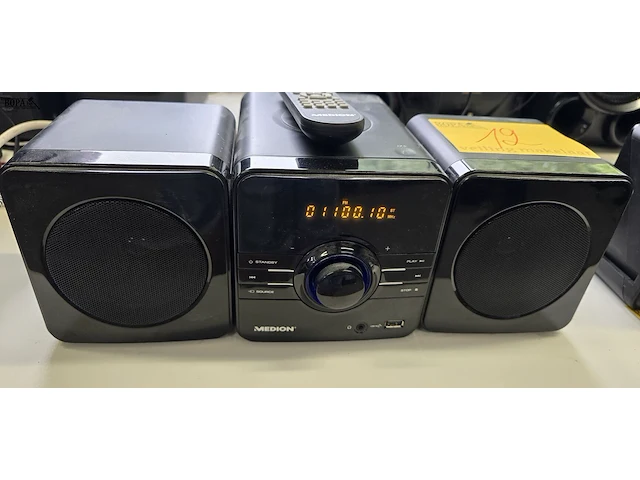Lot 12 - medion miniplayer radio/sd/usb - afbeelding 3 van  3