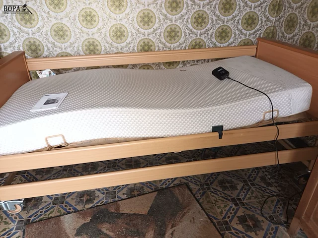 Lot 12 - nursing bed burmeier - afbeelding 4 van  4