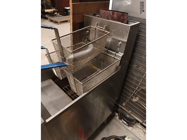 Lot 12 - professionele friteuse pitco - afbeelding 6 van  6