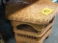 Lot 12 - rieten bijzettafeltje - afbeelding 2 van  3