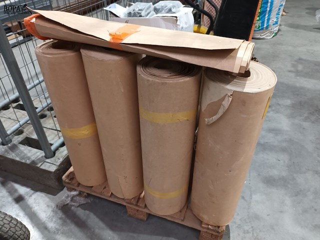 Lot 12 - rollen afdekkarton - afbeelding 2 van  3