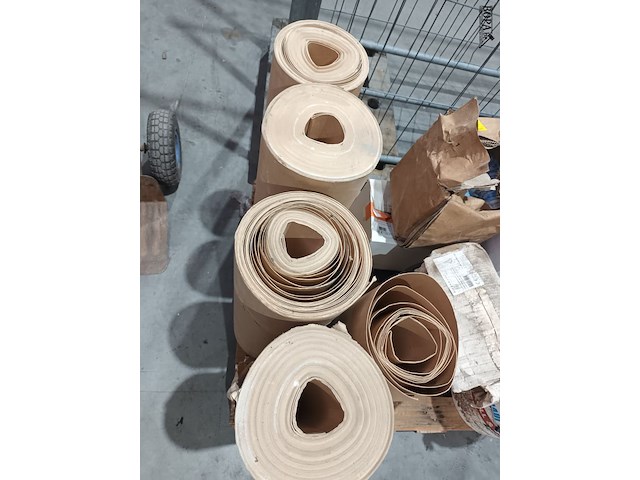 Lot 12 - rollen afdekkarton - afbeelding 3 van  3