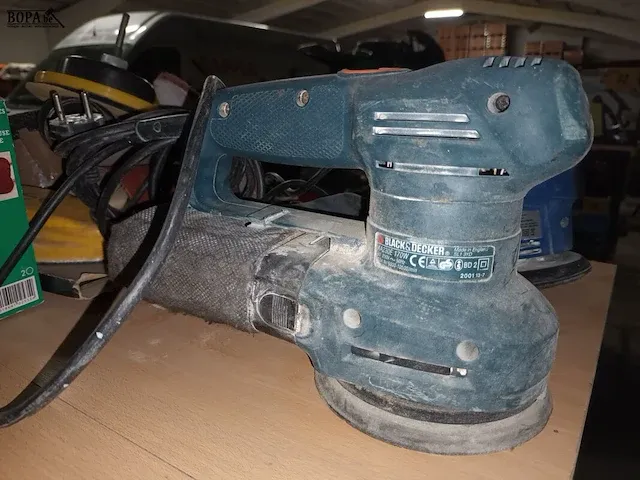Lot 12 - schuurmachines en schuurpapier - afbeelding 3 van  5