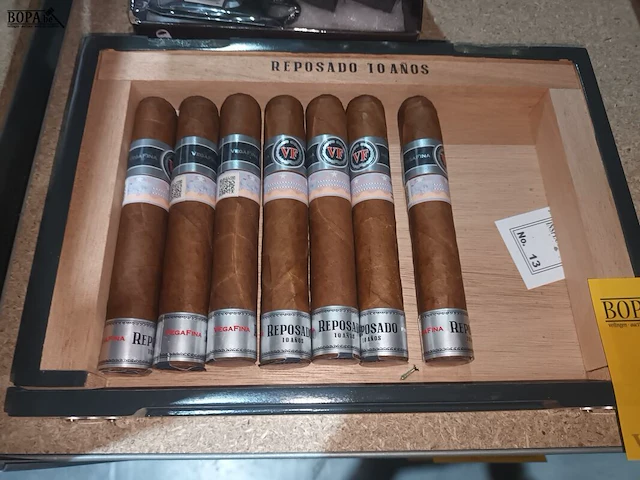 Lot 12 - sigaren en sigaren knippers - afbeelding 3 van  5