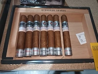Lot 12 - sigaren en sigaren knippers - afbeelding 3 van  5