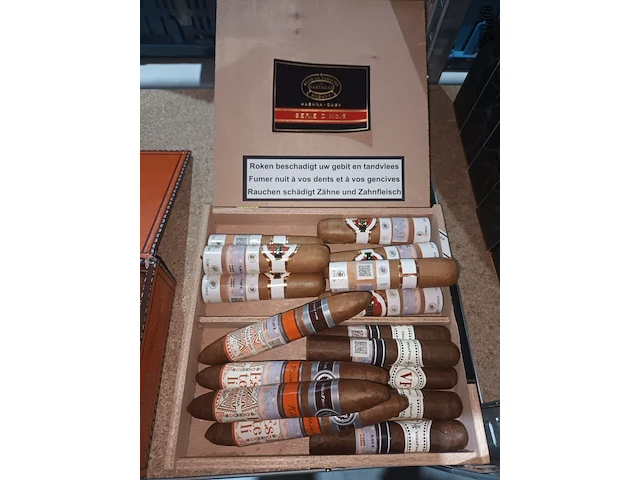 Lot 12 - sigaren en sigaren knippers - afbeelding 5 van  5