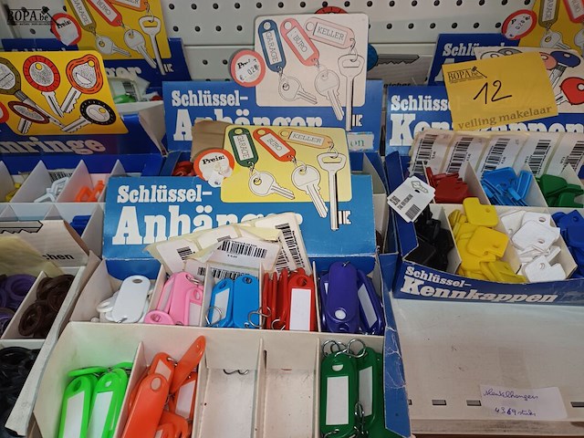 Lot 12 - sleutelhangers en sleutelringen - afbeelding 3 van  4