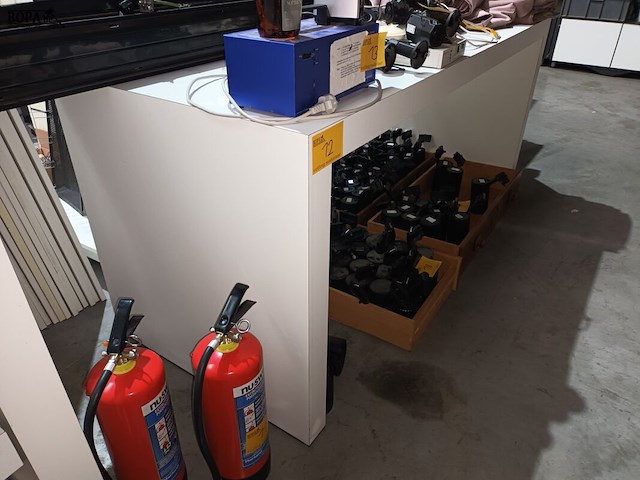 Lot 12 - tafel - afbeelding 2 van  2