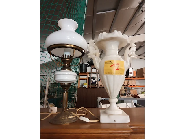 Lot 12 - tafellamp. 2 stuks - afbeelding 1 van  3