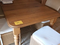 Lot 12 - uitschuifbare houten tafel - afbeelding 1 van  4
