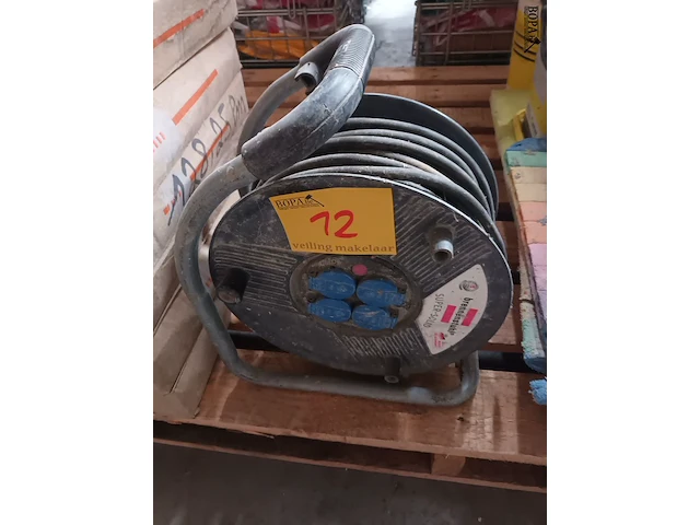 Lot 12 - verlengkabel op haspel - afbeelding 1 van  2