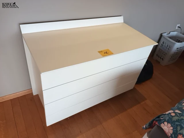 Lot 12 - witte ladekast - afbeelding 1 van  3