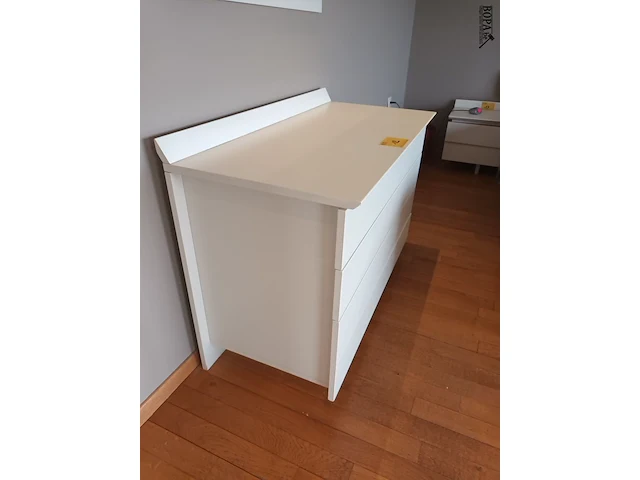 Lot 12 - witte ladekast - afbeelding 2 van  3