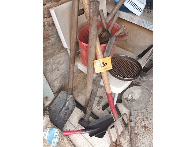 Lot 120 - lot tuingereedschap - afbeelding 1 van  3
