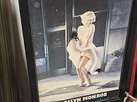 Lot 120 - marilyn monroe metalen platen, kader met licht... - afbeelding 2 van  8