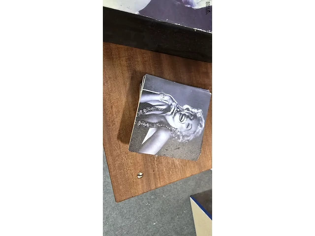 Lot 120 - marilyn monroe metalen platen, kader met licht... - afbeelding 6 van  8